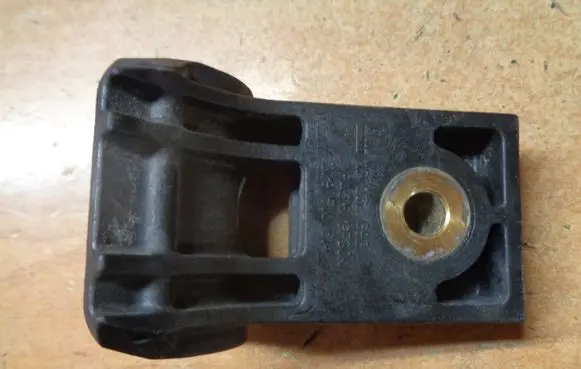 Opel Meriva B Radiator mount bracket 13262692