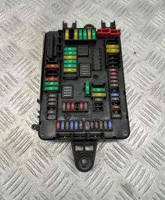 BMW X5 F15 Fuse module 6819651 15062016 19325000005