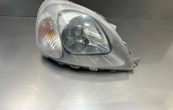 Toyota Yaris Headlight/headlamp