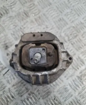 BMW 3 E90 E91 Engine mount bracket