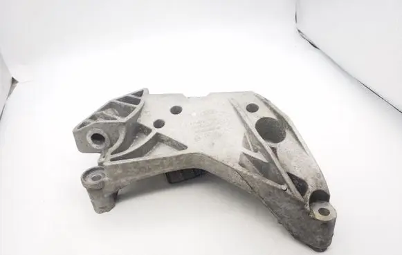 Volkswagen Jetta VI Engine mounting bracket 06K199207A