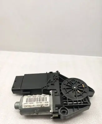 Volkswagen PASSAT B5.5 Front door window regulator motor 3B4837752MS 9700105551300 1950000000