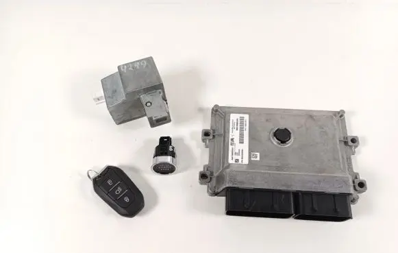 Citroen C4 III e-C4 Engine ECU kit and lock set 