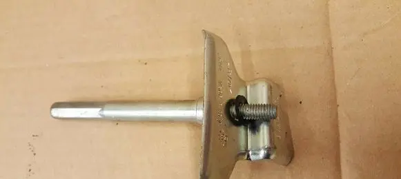 Battery bracket