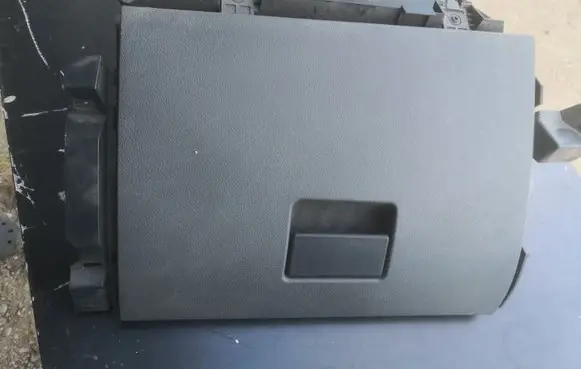 Ford Focus C-MAX Glove box 3M51R06008 2837