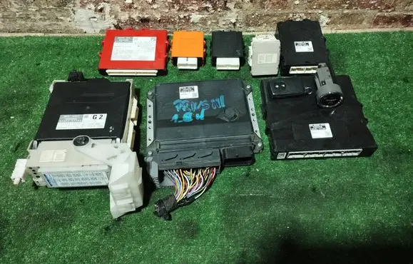 Toyota Prius (XW30) Engine ECU kit and lock set 89661-47280