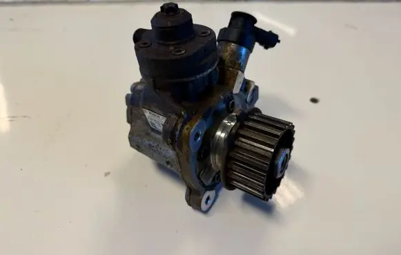 Peugeot Partner III Fuel injection high pressure pump 9688499680