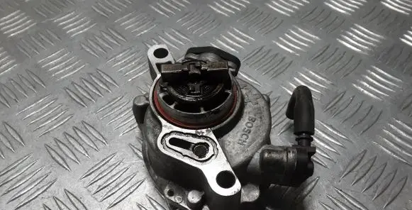 Volvo V40 Vacuum pump 9804021880