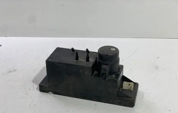 Mercedes-Benz E W210 Central locking vacuum pump 0132006338