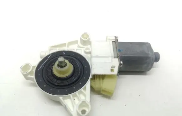 Mercedes-Benz ML W164 Front door window regulator motor A2518200742