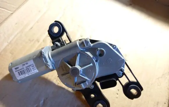 Volkswagen Golf VII Rear window wiper motor 5G0955711 W000038532