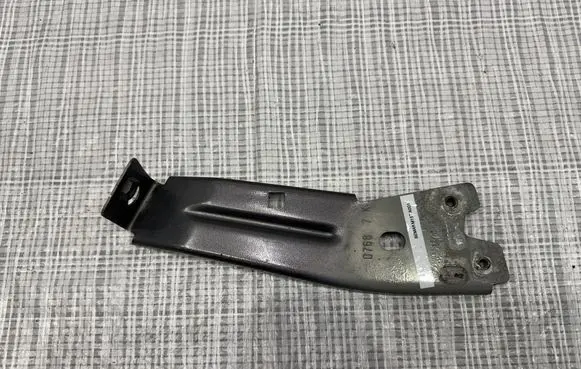 Maserati Ghibli Fender mounting bracket D768
