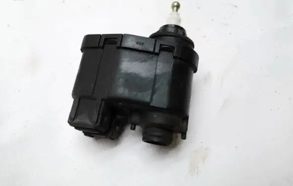 Headlight level adjustment motor