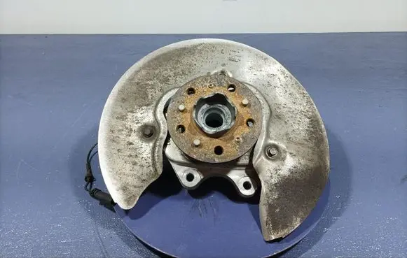 BMW M4 F82 F83 Front wheel hub spindle knuckle 8095657
