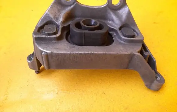 Dacia Sandero Gearbox mounting bracket 112535643R