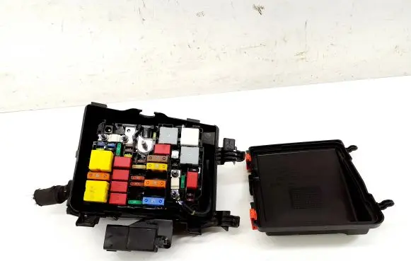 Peugeot 5008 II Fuse box set 9804846880 9678633380