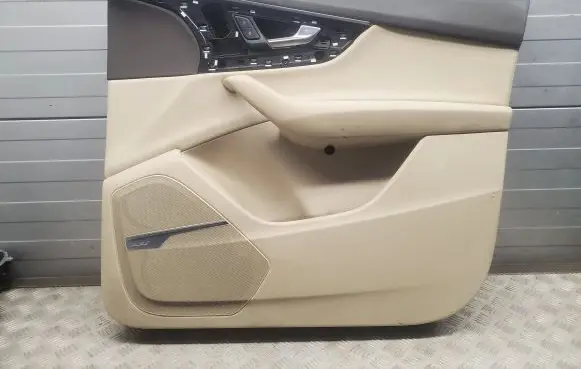 Audi Q7 4M Front door card panel trim 4M1867106H