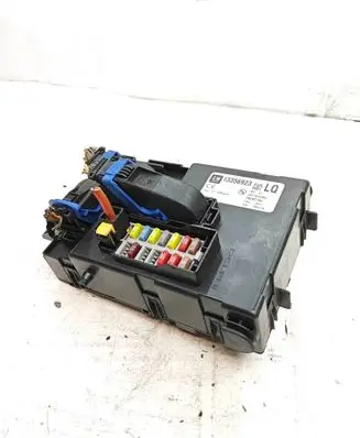 Opel Meriva B Fuse module 13356923 28282164 401154265