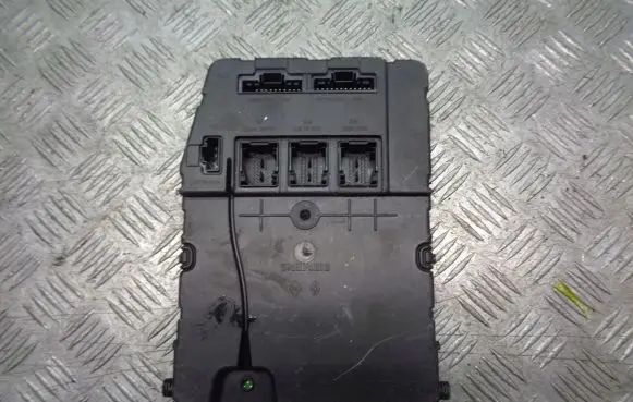 Renault Scenic II - Grand scenic II High voltage junction box 8200433200