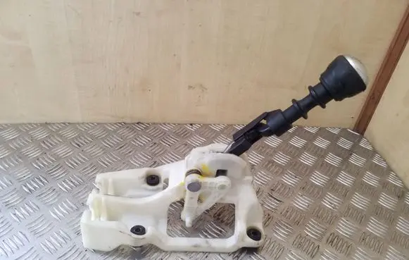KIA Sportage Gear shifter/selector 437001FXXX