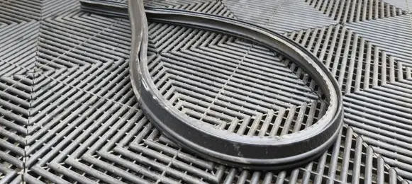 Chevrolet Corvette C6 Engine compartment rubber