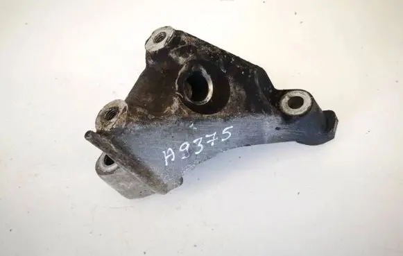 Alfa Romeo 159 Engine mounting bracket