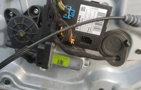 Front door window regulator motor