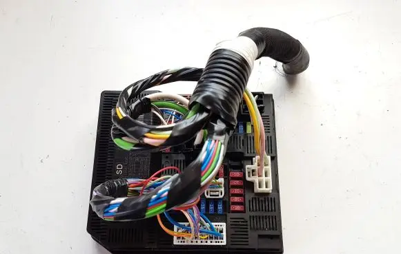 Nissan Navara D23 Fuse module 284B74JU2C 6778100BJP