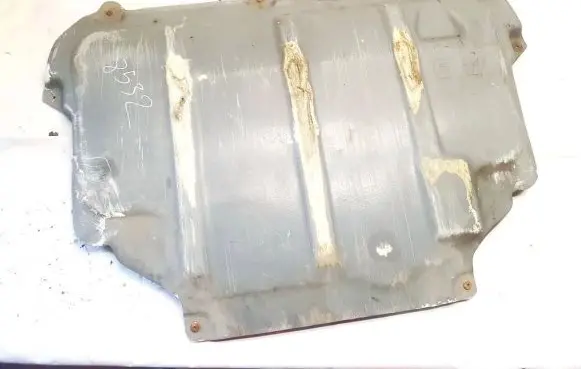 Volvo C30 Engine splash shield/under tray