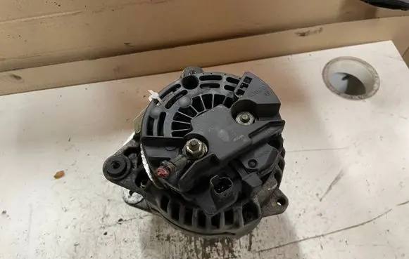 Renault Scenic II - Grand scenic II Generator/alternator 0124525082 8200390667
