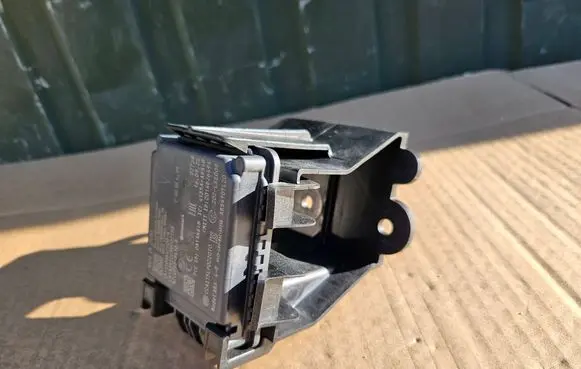 Tesla Model Y Distronic sensor radar 1108647-00-h 1500123-00-b