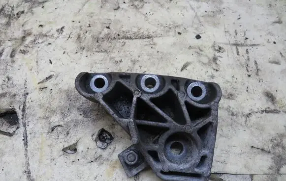 Mini Cooper Countryman R60 Engine mount bracket