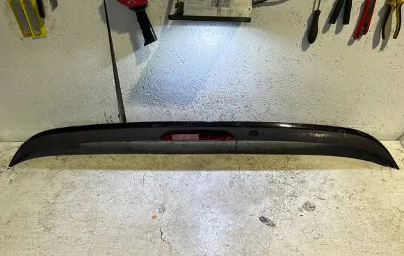 Tailgate/trunk spoiler
