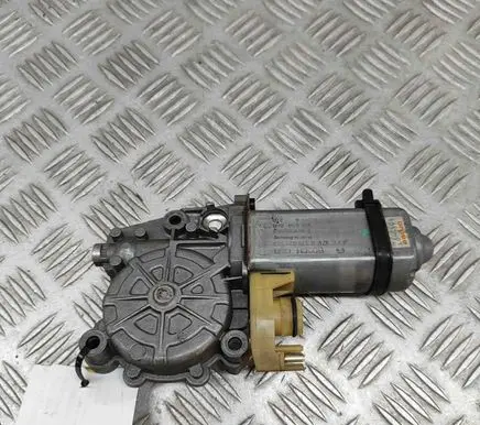 Mercedes-Benz S W140 Front door window regulator motor 186690000 0130821503