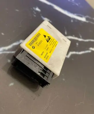 BMW 5 E60 E61 Center console control module 9183233 655900 28137346