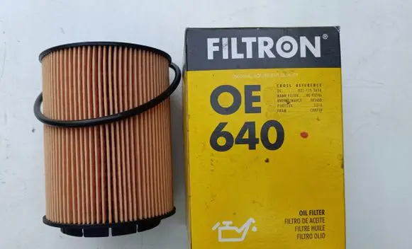 Skoda Octavia Mk2 (1Z) Oil filter cover 021115562A