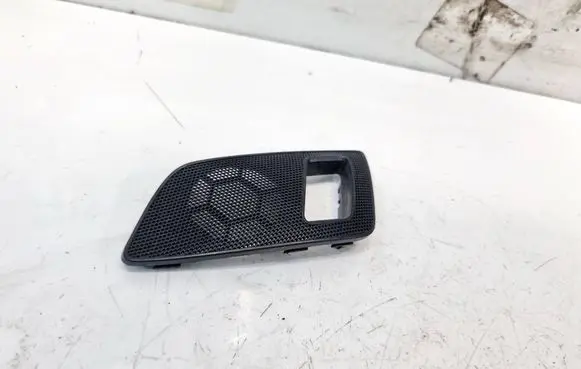 Skoda Octavia Mk2 (1Z) Front door window switch trim 1Z0868159A