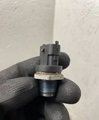 Opel Zafira B Fuel pressure sensor 0281002706