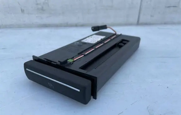 Audi A3 S3 8P Dashboard storage box/compartment 8P0941561G