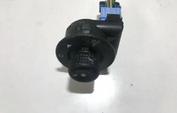 Citroen C3 Wing mirror switch 185526