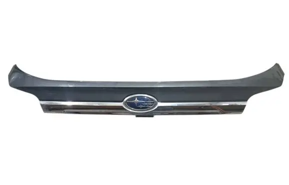 Tailgate trim