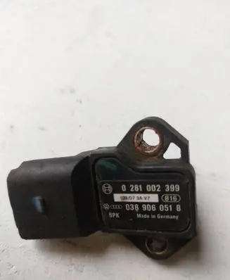 Volkswagen Golf V Air pressure sensor 038906051B 0281002399