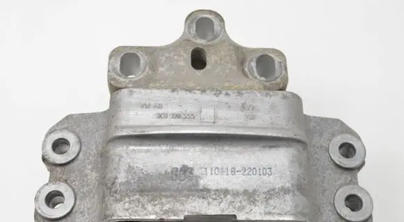 Volkswagen PASSAT B6 Engine mount bracket 3C0199555AA