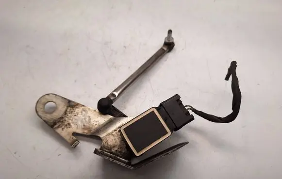 BMW 5 E60 E61 Headlight/headlamp level sensor 6778809