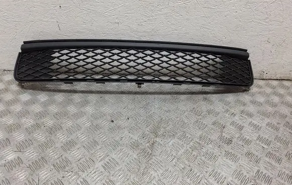 Toyota Auris 150 Front bumper lower grill 5311202250
