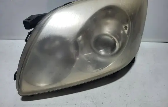 Toyota Avensis T250 Headlight/headlamp 121217