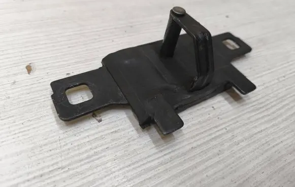 Audi Q2 - Loading door lock loop/hook striker 8W9827507A