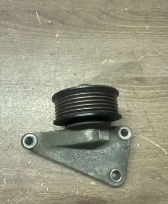 Mazda 6 Generator/alternator belt tensioner L51015930
