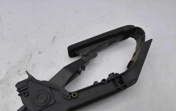 Mercedes-Benz E W211 Accelerator throttle pedal A2113000504