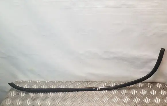 Opel Vivaro Front door glass trim molding